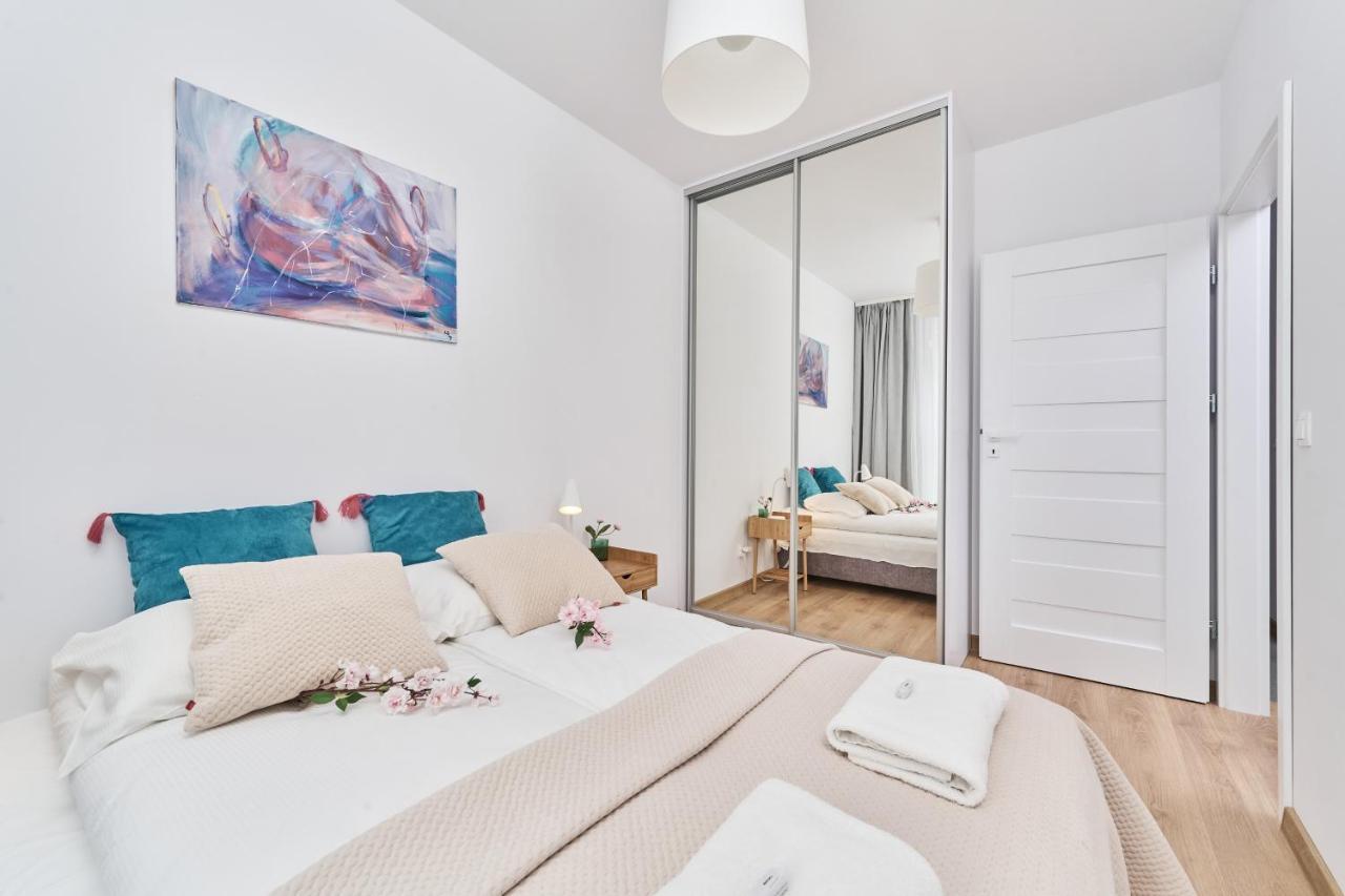 Apartment Wichrowa With Free Garage Wroclaw By Noclegi Renters Extérieur photo