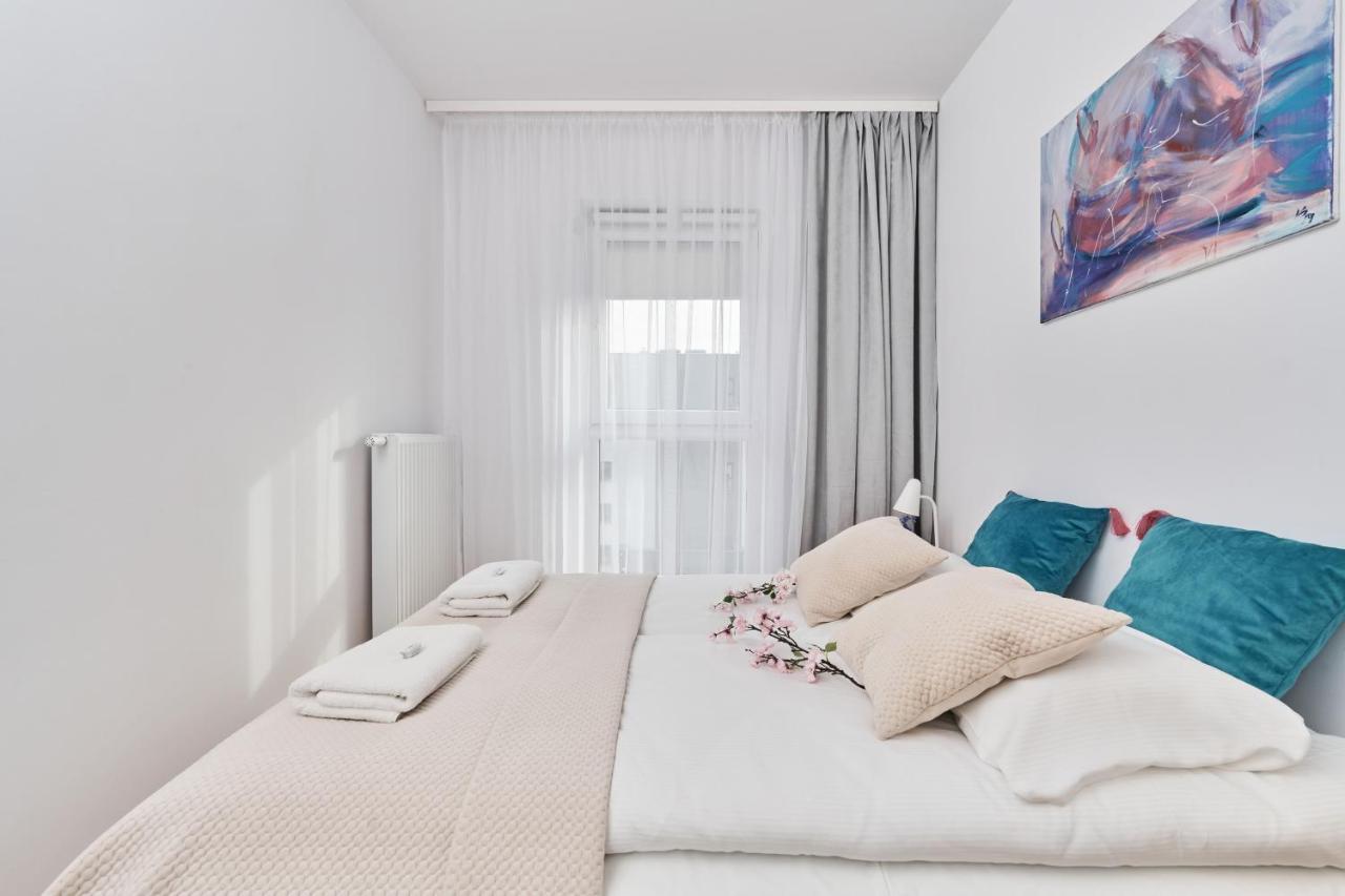 Apartment Wichrowa With Free Garage Wroclaw By Noclegi Renters Extérieur photo