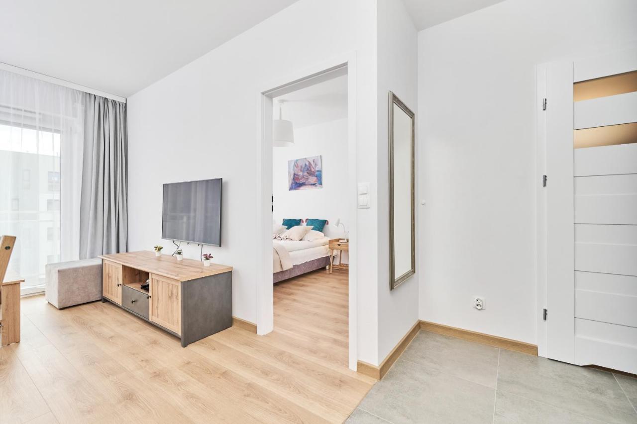 Apartment Wichrowa With Free Garage Wroclaw By Noclegi Renters Extérieur photo