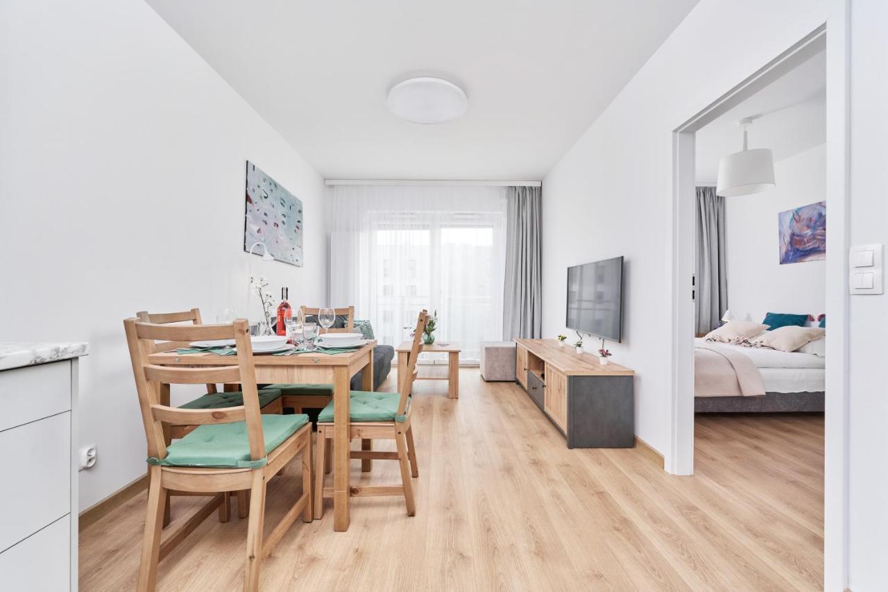 Apartment Wichrowa With Free Garage Wroclaw By Noclegi Renters Extérieur photo