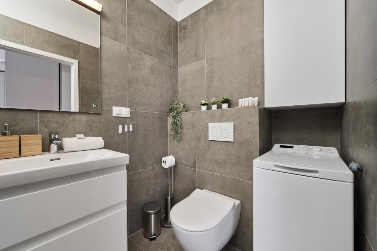 Apartment Wichrowa With Free Garage Wroclaw By Noclegi Renters Extérieur photo