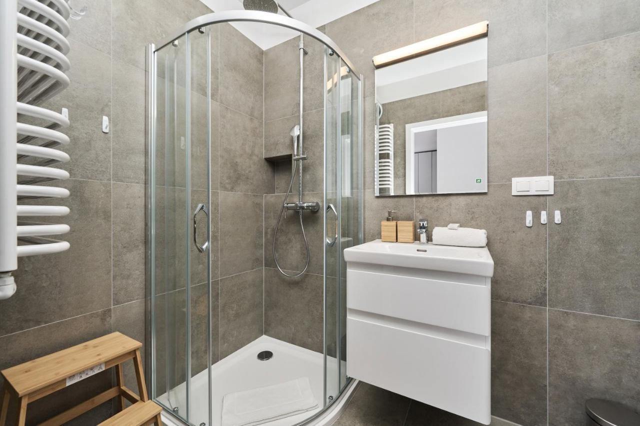 Apartment Wichrowa With Free Garage Wroclaw By Noclegi Renters Extérieur photo