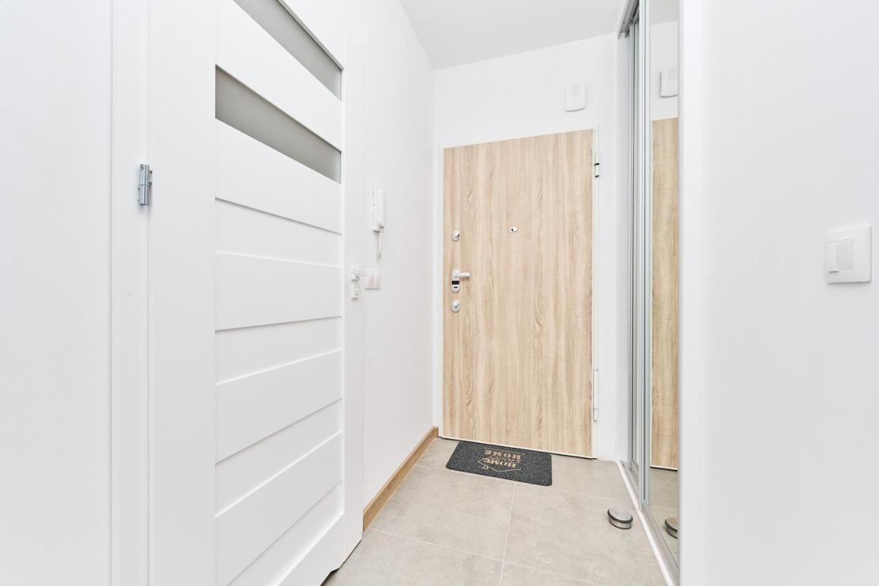 Apartment Wichrowa With Free Garage Wroclaw By Noclegi Renters Extérieur photo