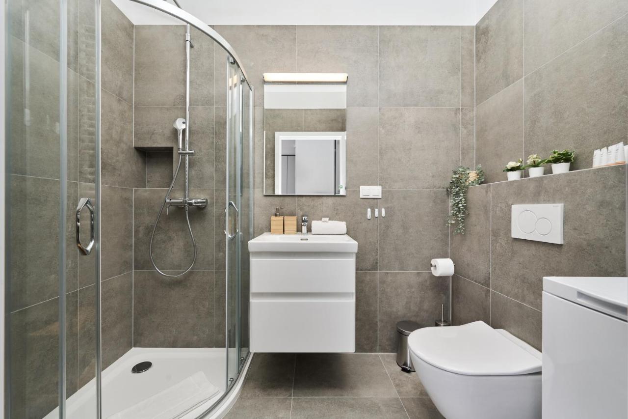 Apartment Wichrowa With Free Garage Wroclaw By Noclegi Renters Extérieur photo